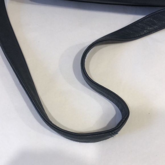 Tignanello navy shoulder bag - Picture 6 of 9